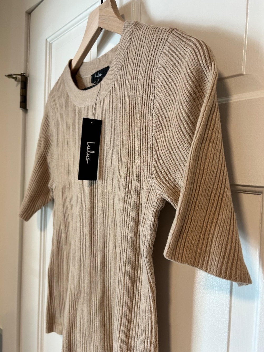 NWT Lulus Tan Ribbed Short Sleeve Sweater Top Medium - Picture 3 of 4